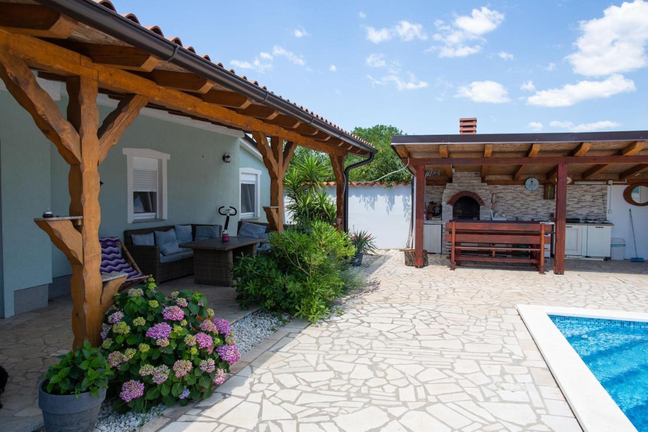 Holiday Home Petrovic Medulin Exterior photo